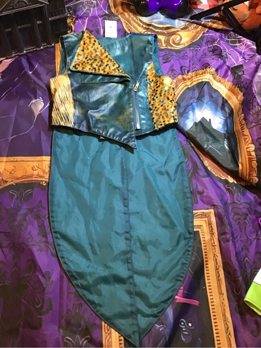 Disney store descendants UMA costume size 5/6 -Preowned - Picture 8 of 9